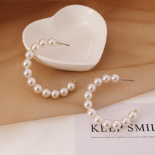 Carregar imagem no visualizador da galeria, Multilayer Strand Simulated Pearl Necklace and Earrings Set
